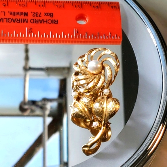 Vintage 14K Yellow Gold DescriptionThis stunning anti Flower Brooch Marked 14k - Picture 5 of 10